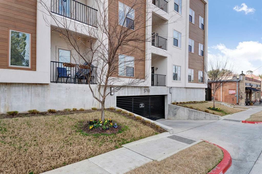 Property Photo: 5710 McCommas Boulevard 106 TX 75206