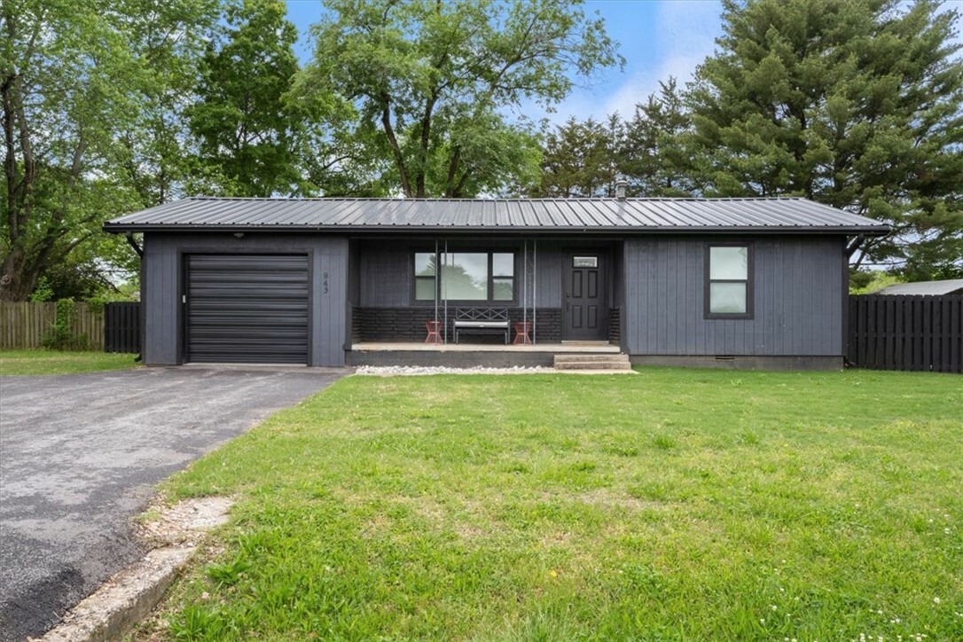 843 S Curtis Avenue  Pea Ridge AR 72751 photo