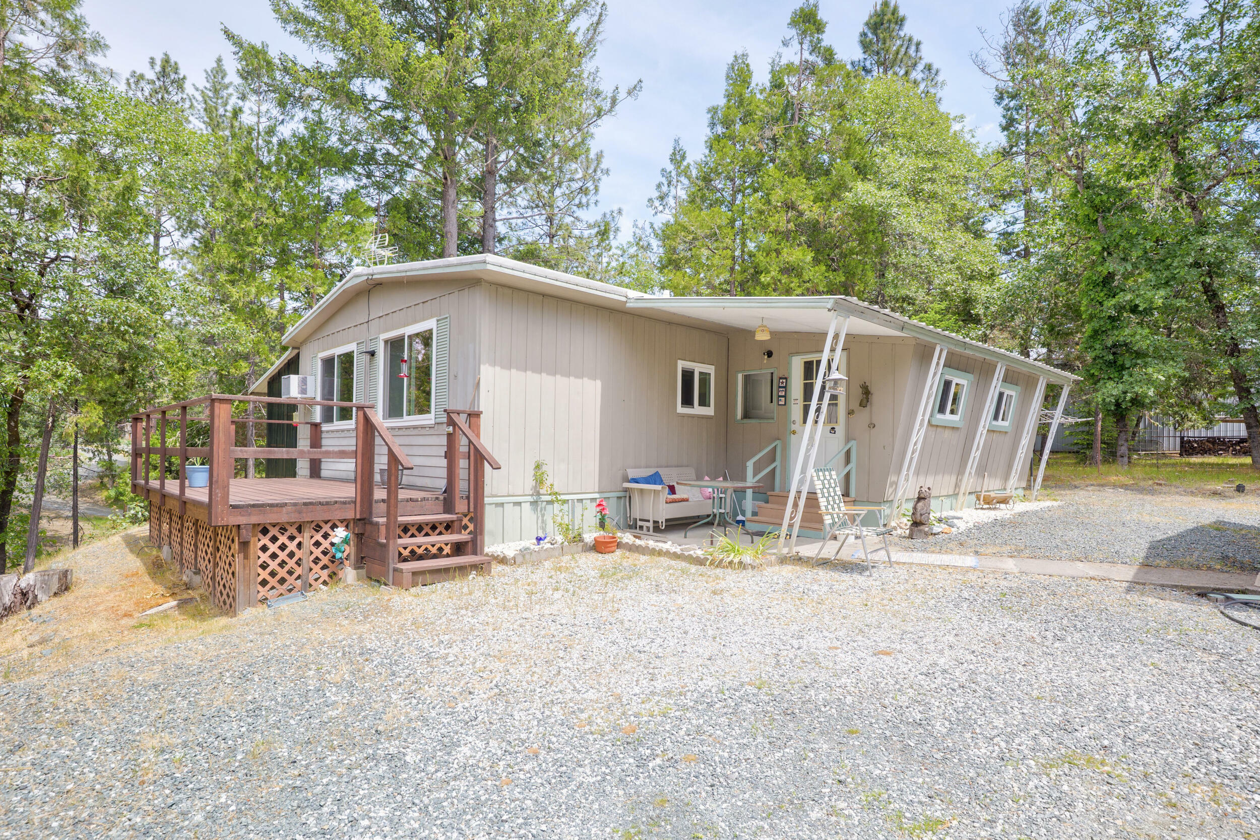Property Photo: 1833 Saratoga Way OR 97526