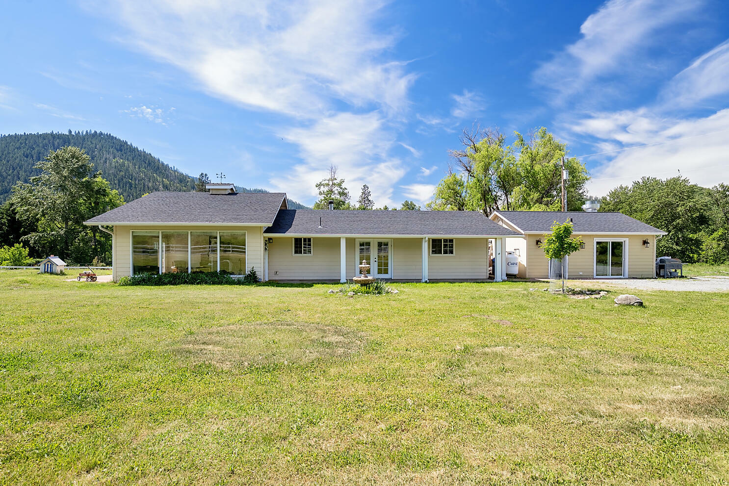 Property Photo: 14553 Highway 238 OR 97530