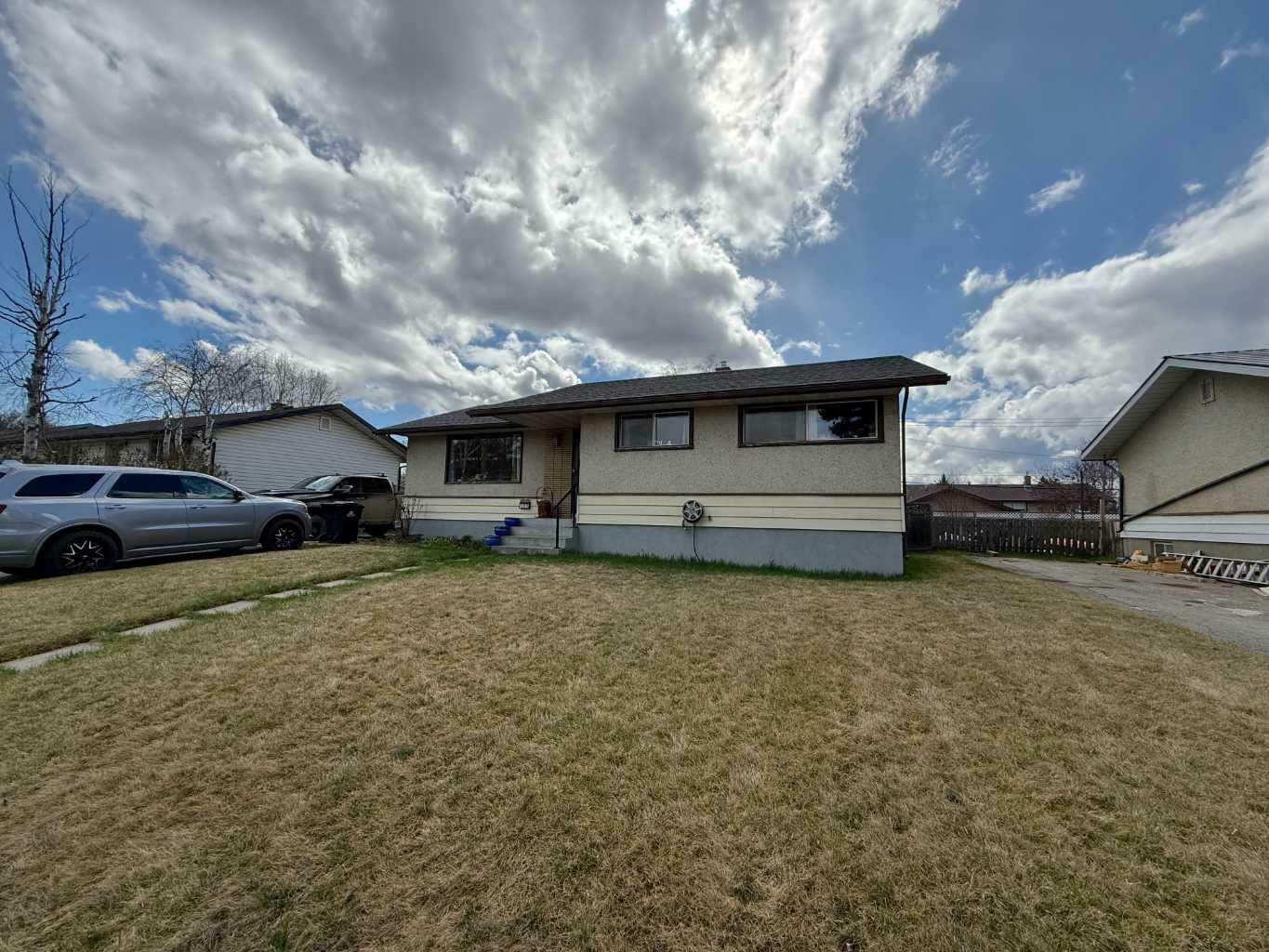 Property Photo: 105 Tamarack Avenue AB T7V 1C6