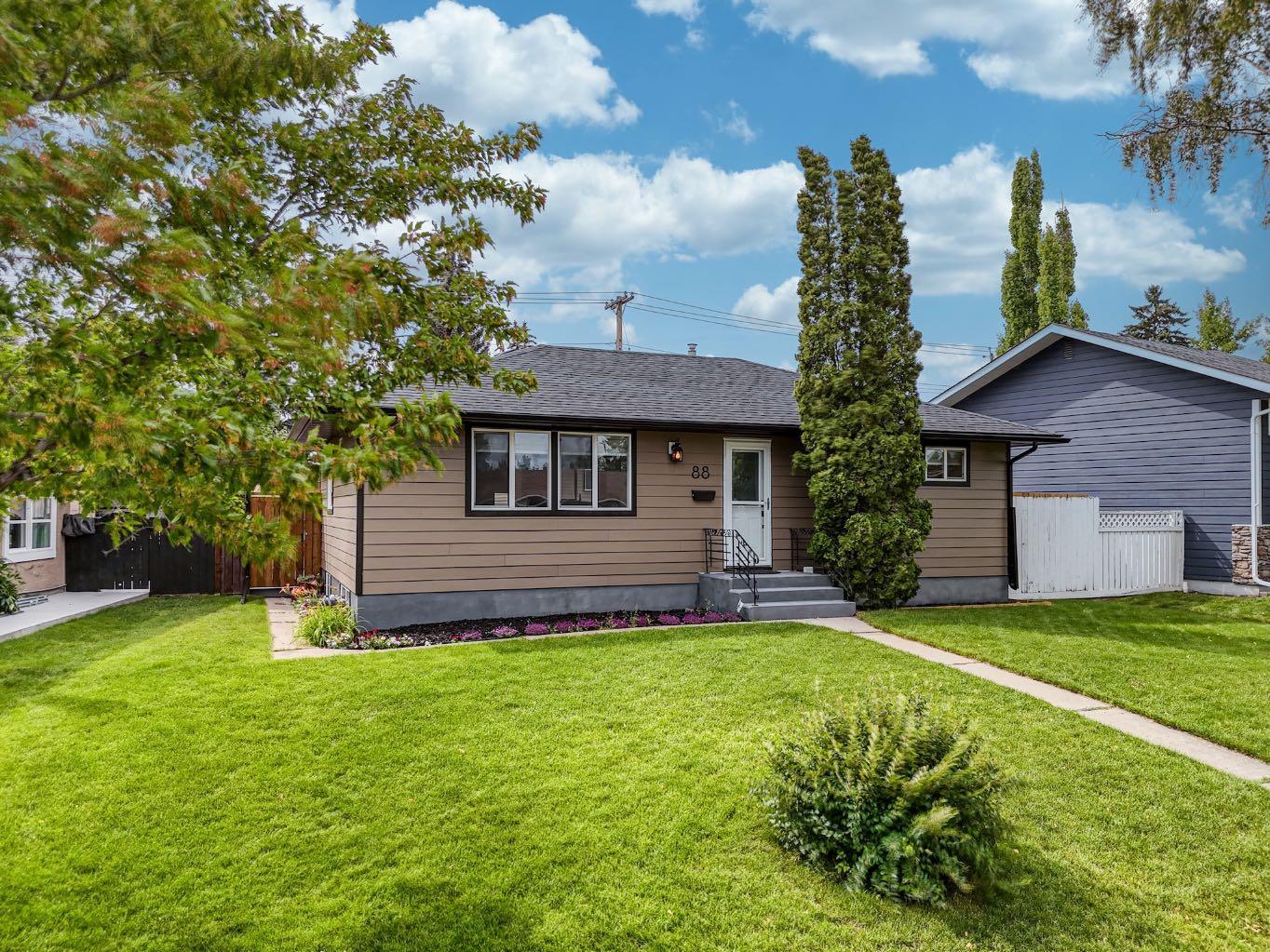 88 Glenpatrick Drive SW  Calgary AB T3E 4L6 photo