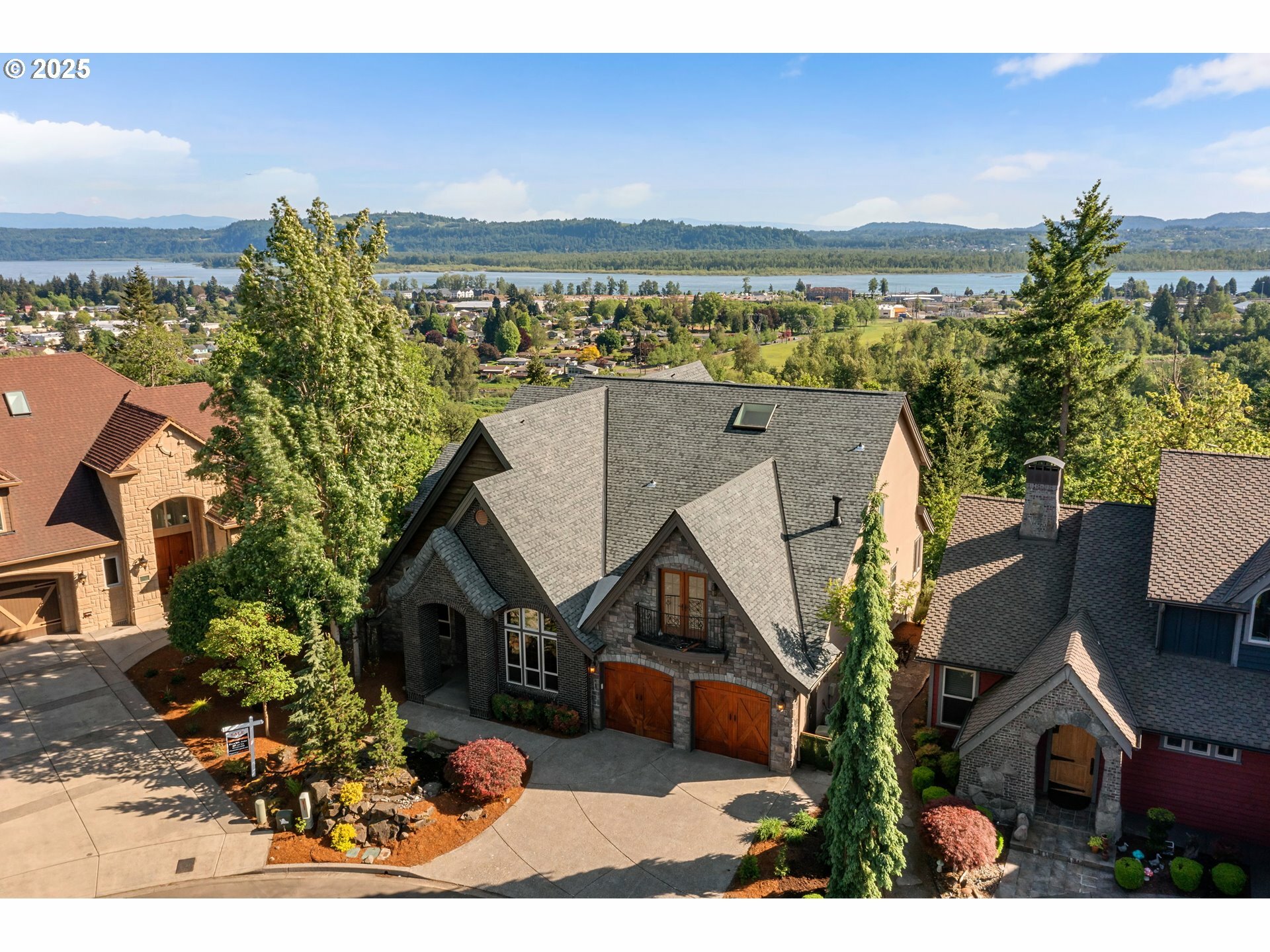 Property Photo: 632 W T St WA 98671