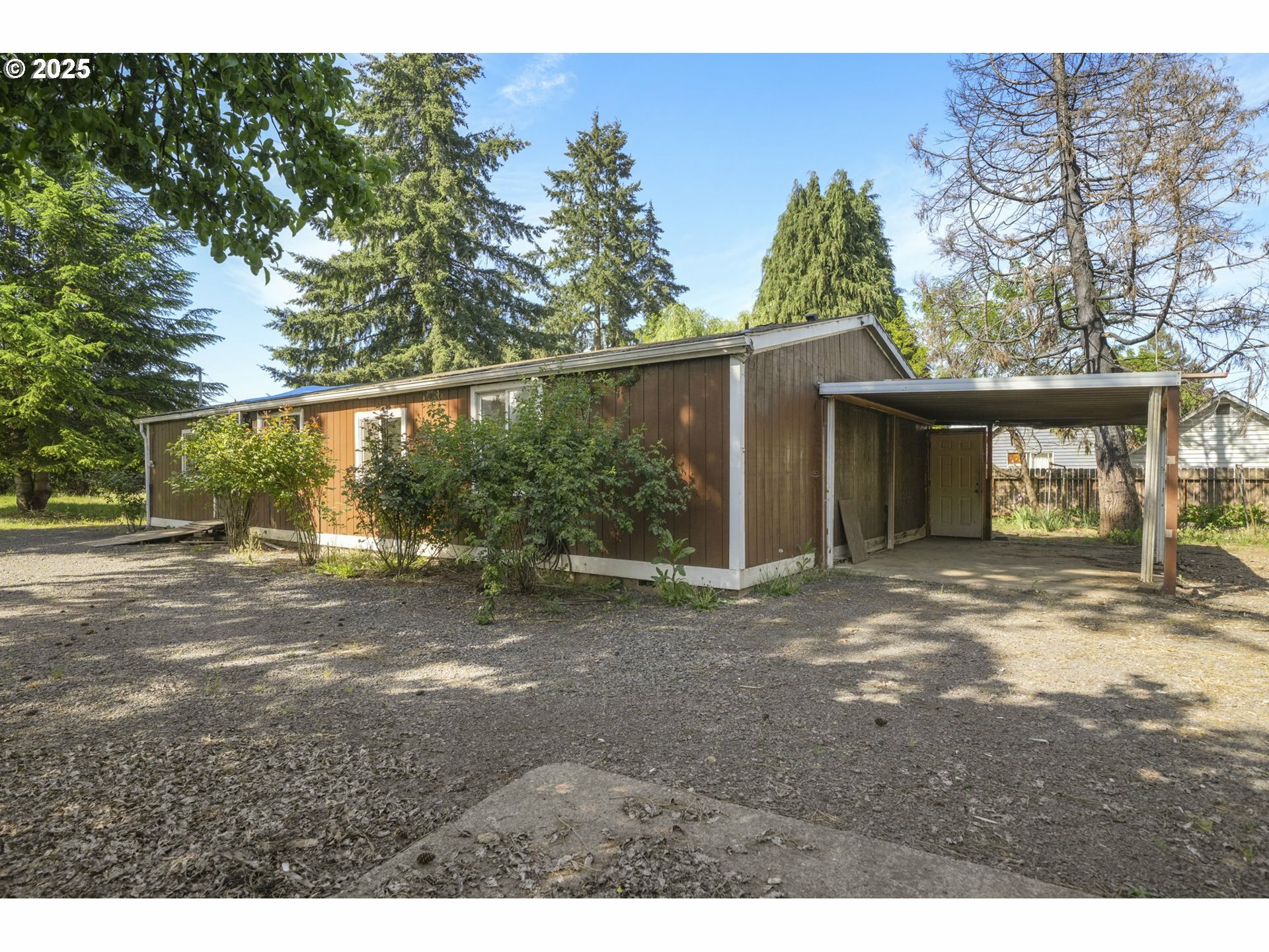 Property Photo: 1190 27th Ave OR 97386