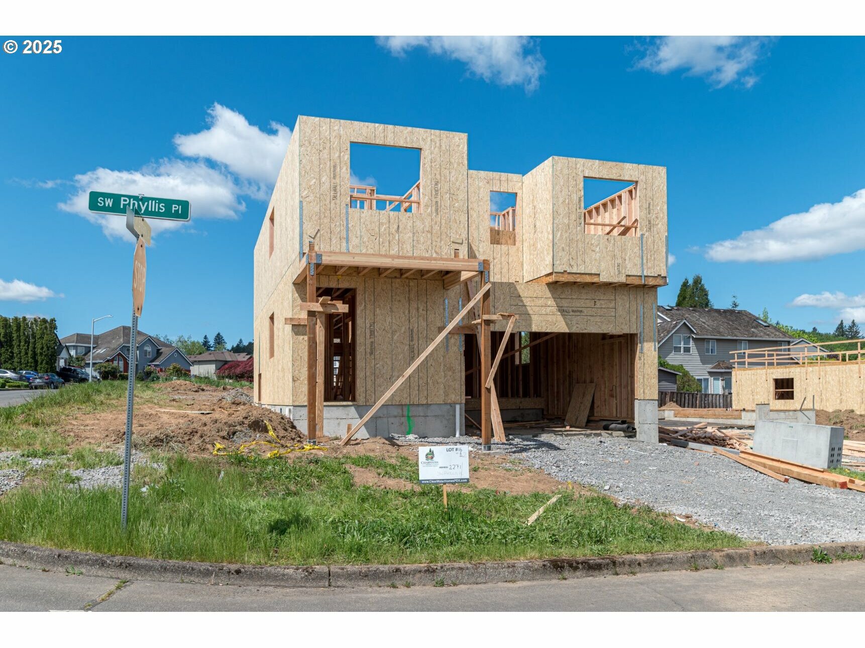 Property Photo: 2279 SW Phyllis Pl OR 97080