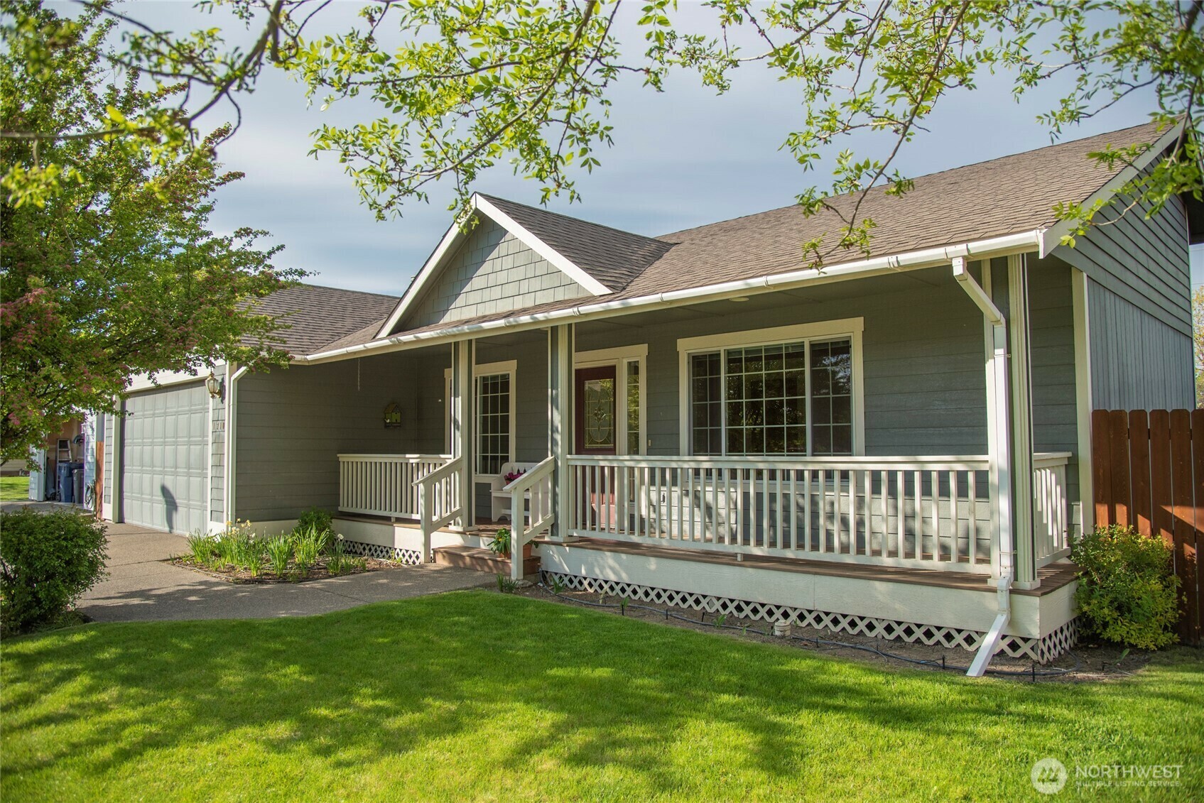 Property Photo: 1710 N Bluegrass Street WA 98926