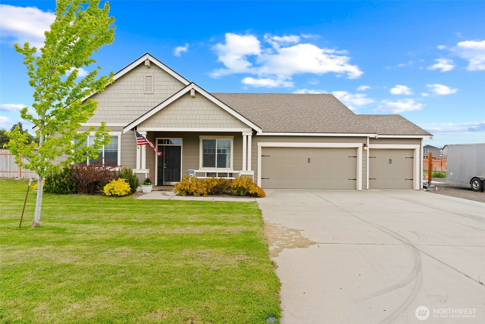 Property Photo: 1602 W Bowers Road WA 98926