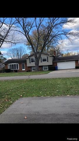 Property Photo:  5510 Berkley Drive  MI 48327 