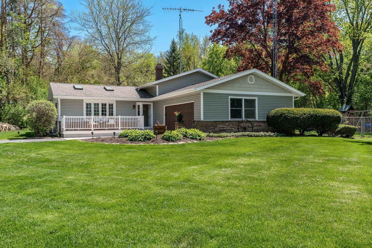 Property Photo: 7929 North Pine View Drive WI 53534