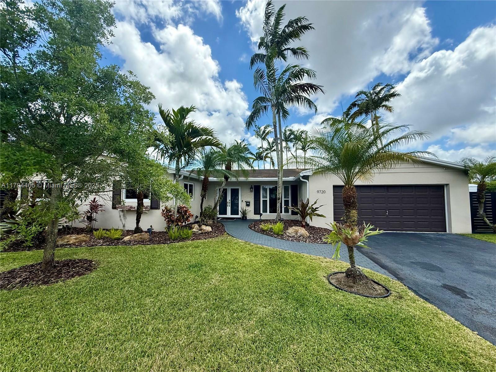 Property Photo: 9720 SW 104th Ct FL 33176