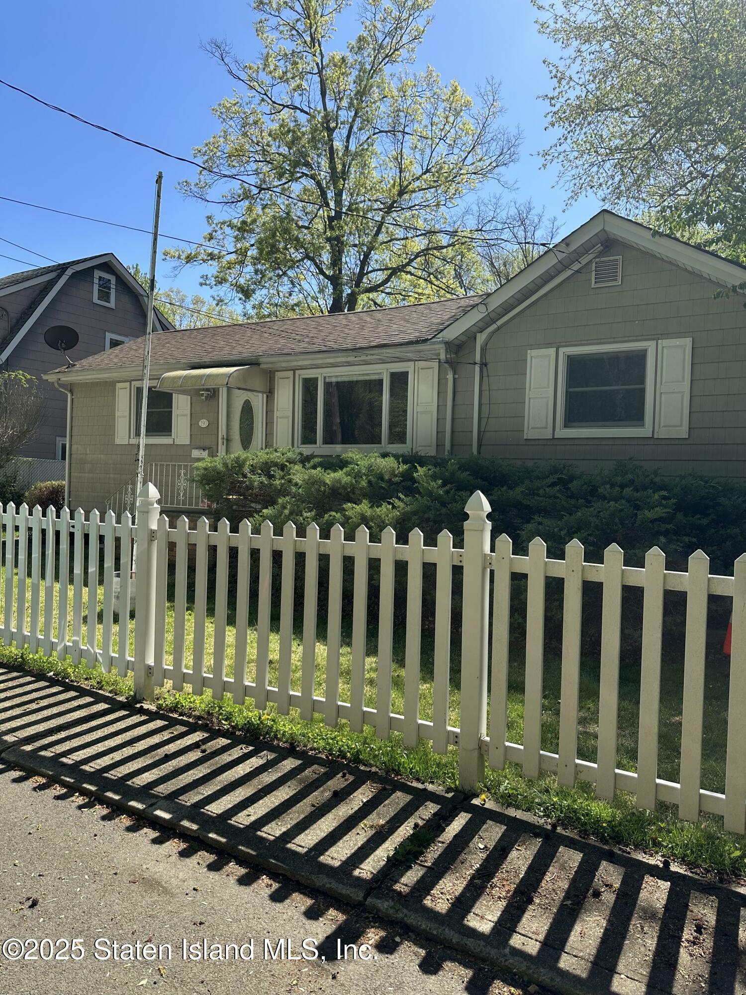 Property Photo: 190 Prall Avenue NY 10312