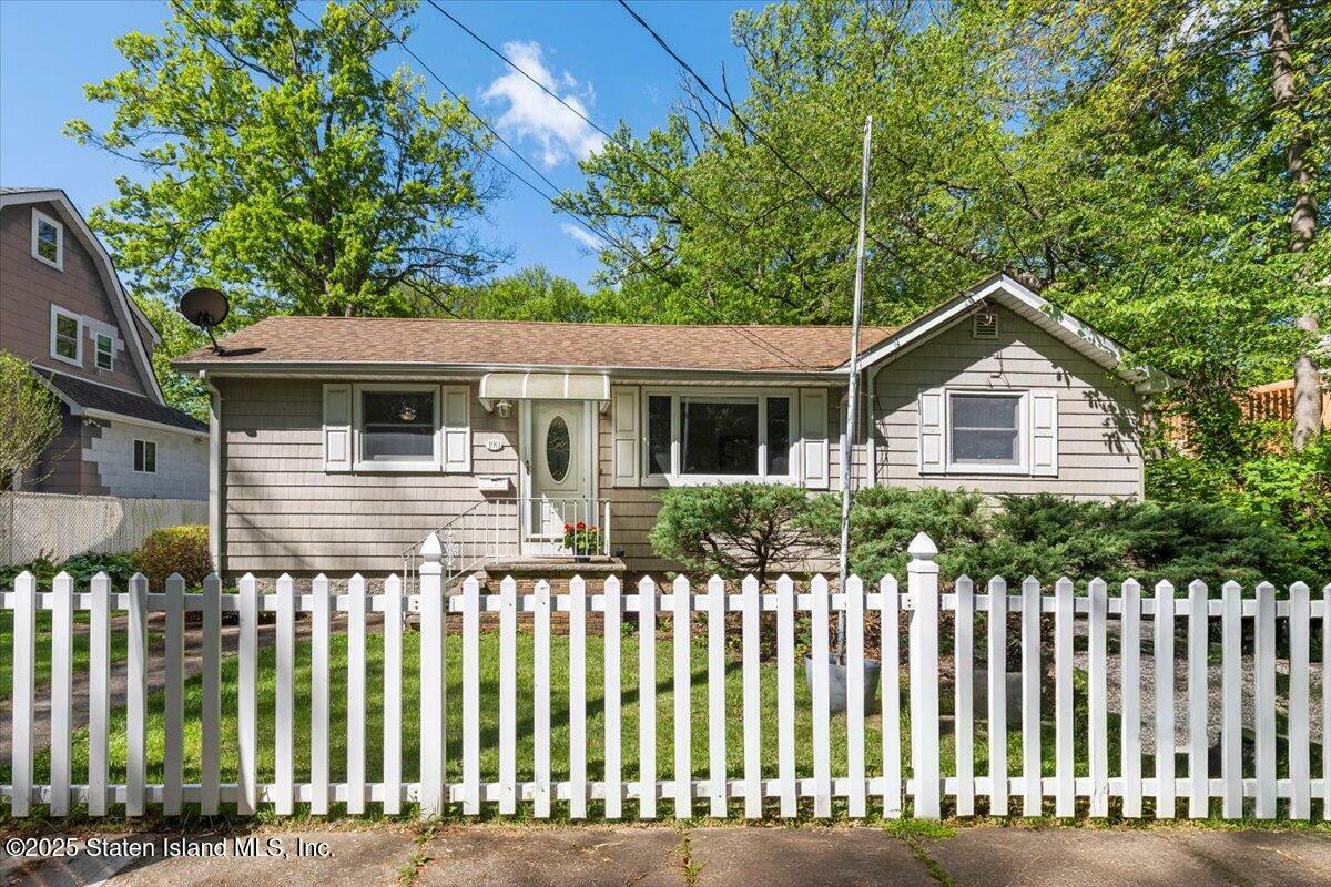 Property Photo: 190 Prall Avenue NY 10312