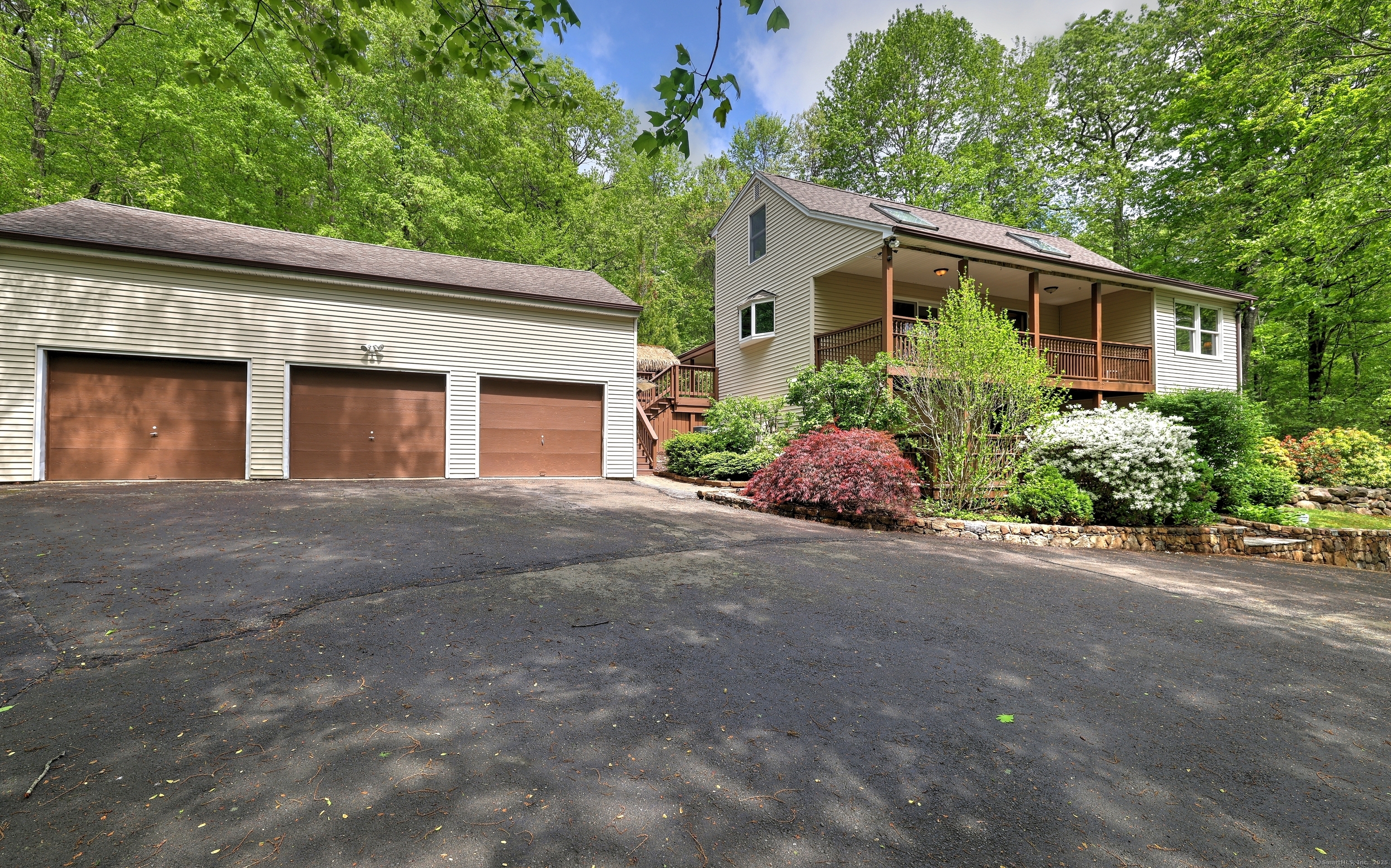 Property Photo: 1540 Paradise Avenue CT 06514
