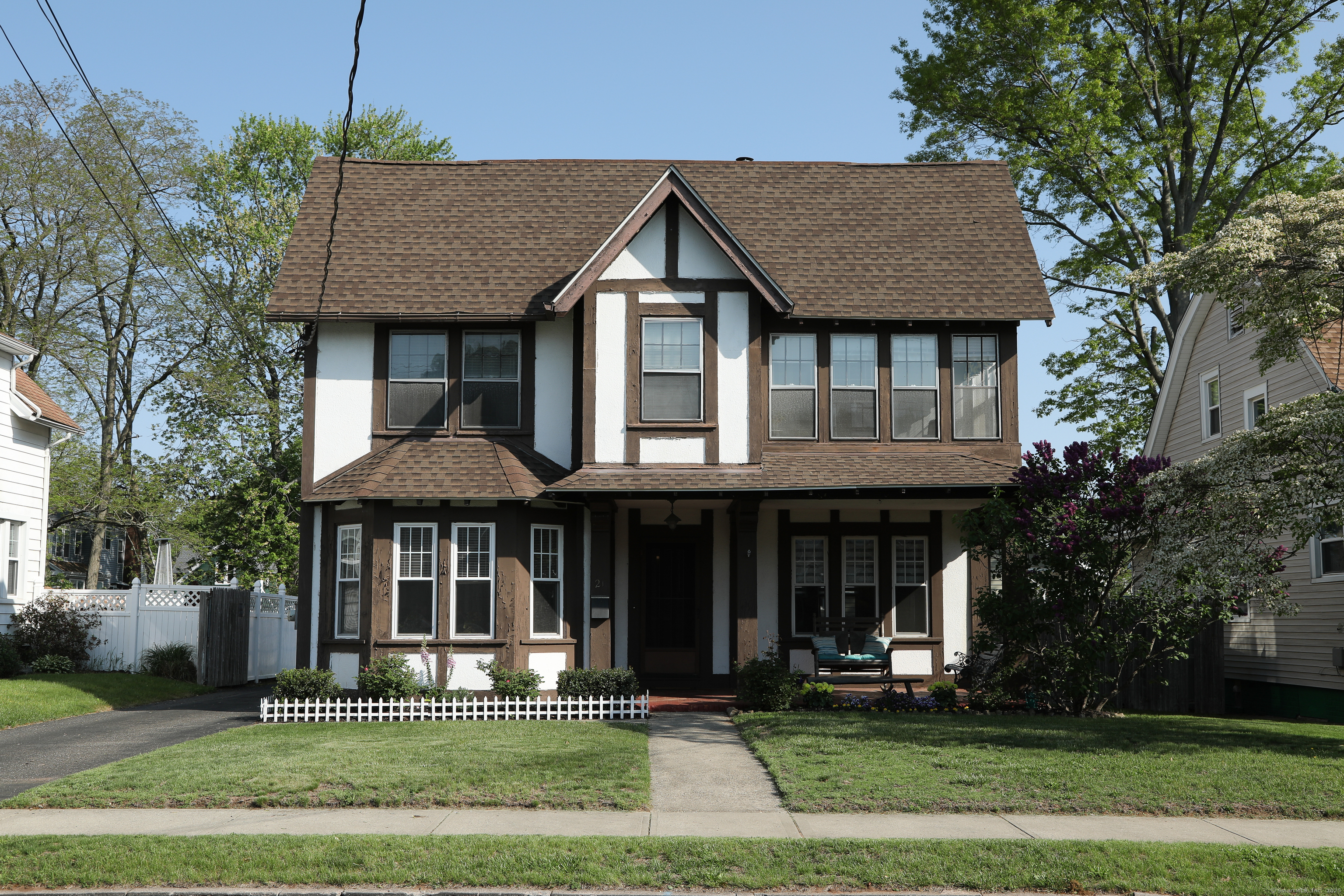 Property Photo: 21 East Brown Street CT 06516
