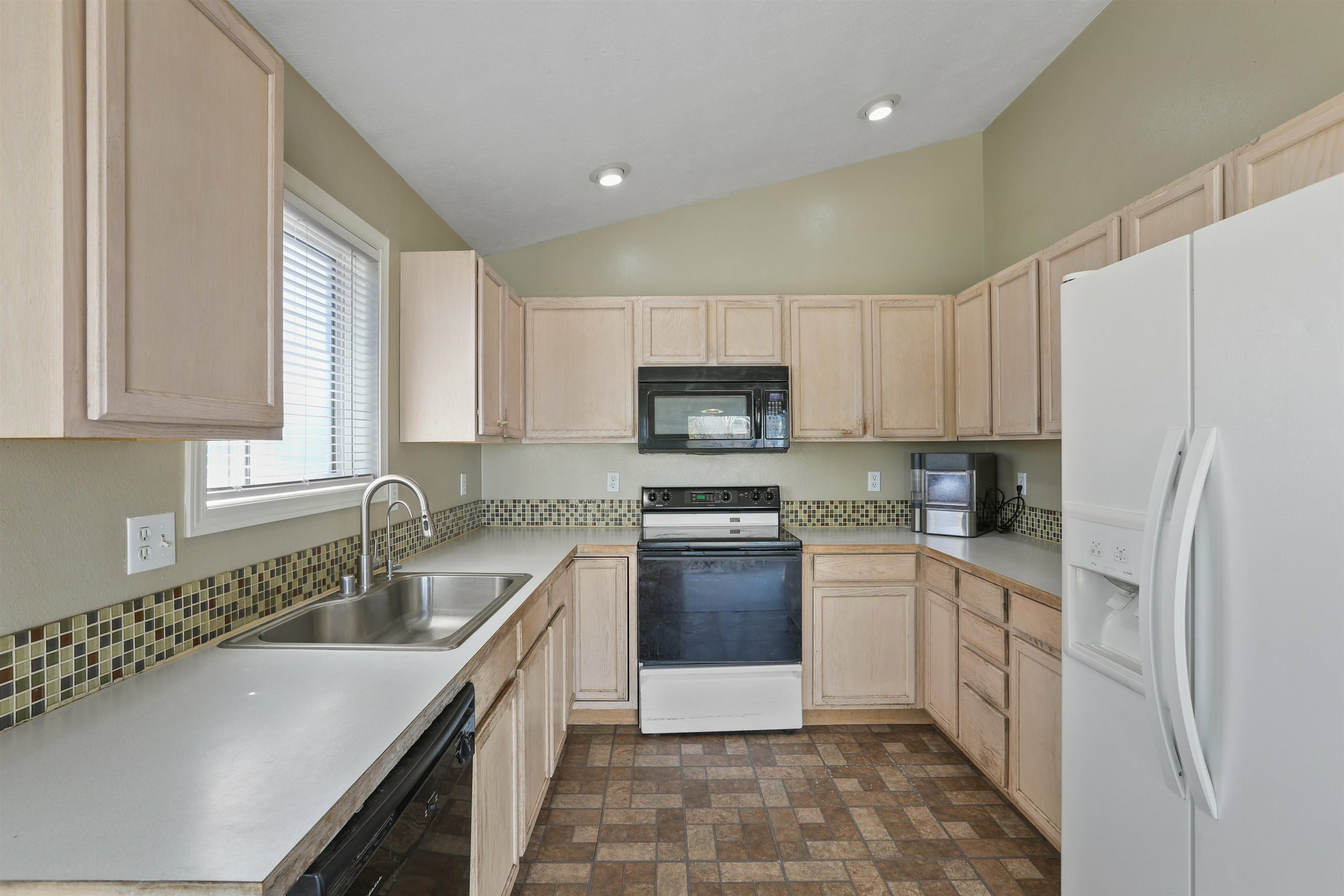 Property Photo: 821 S Campbell St WA 99001