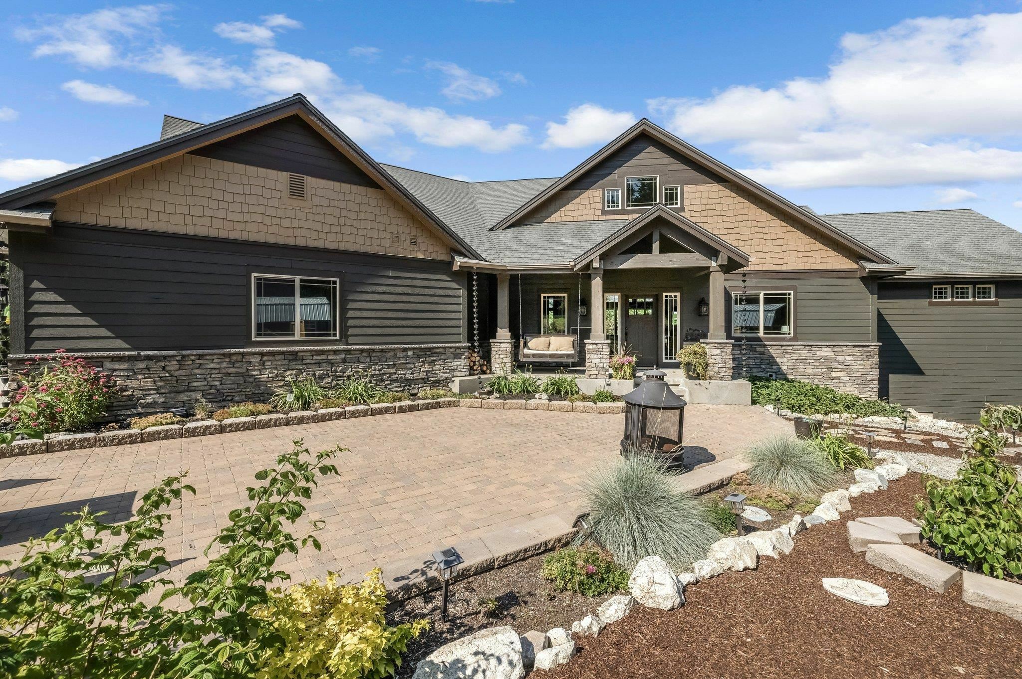 Property Photo: 11818 N Mountain Trail Ln WA 99217