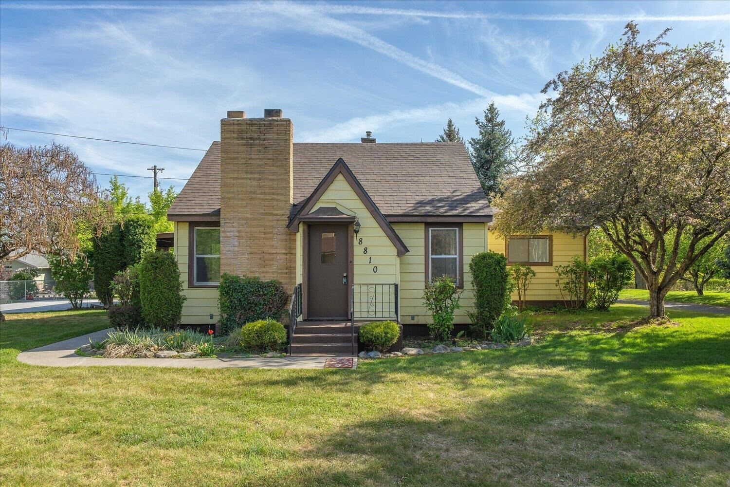 Property Photo: 8810 E Maringo Dr WA 99212