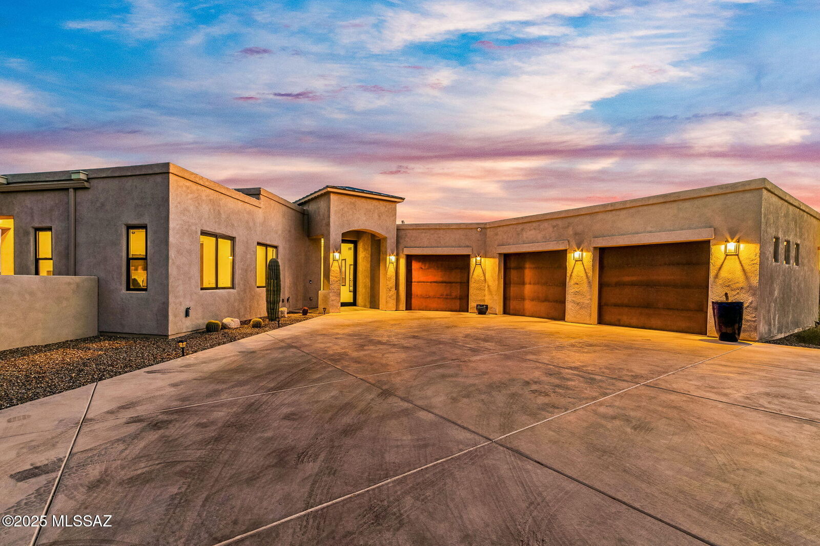 Property Photo:  2143 W Owl Head Place  AZ 85742 