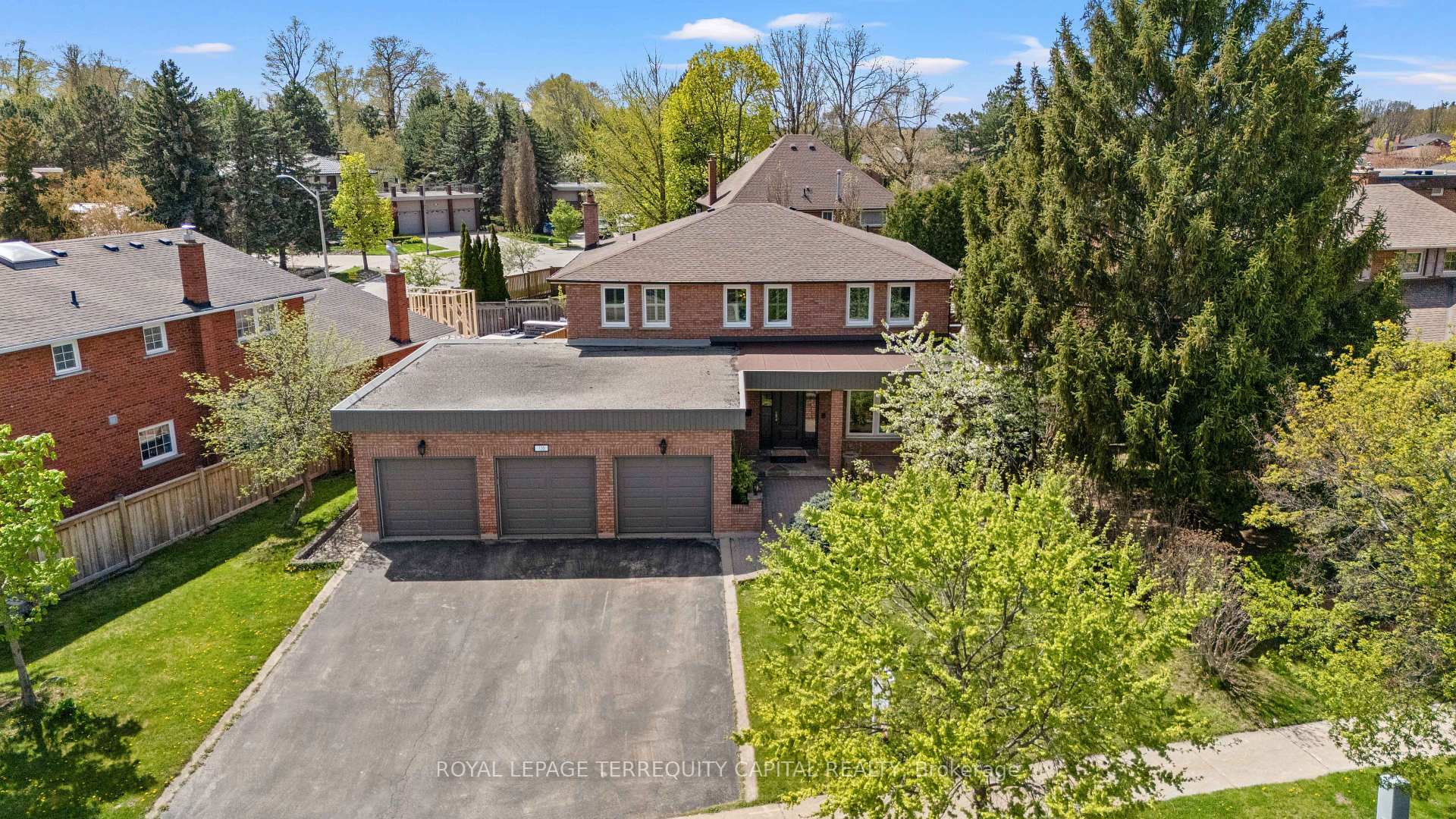 Property Photo: 136 Villa Park Drive ON L4L 3G7