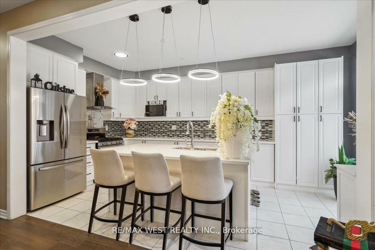 Property Photo: 120 Westfield Drive ON L1P 0G1