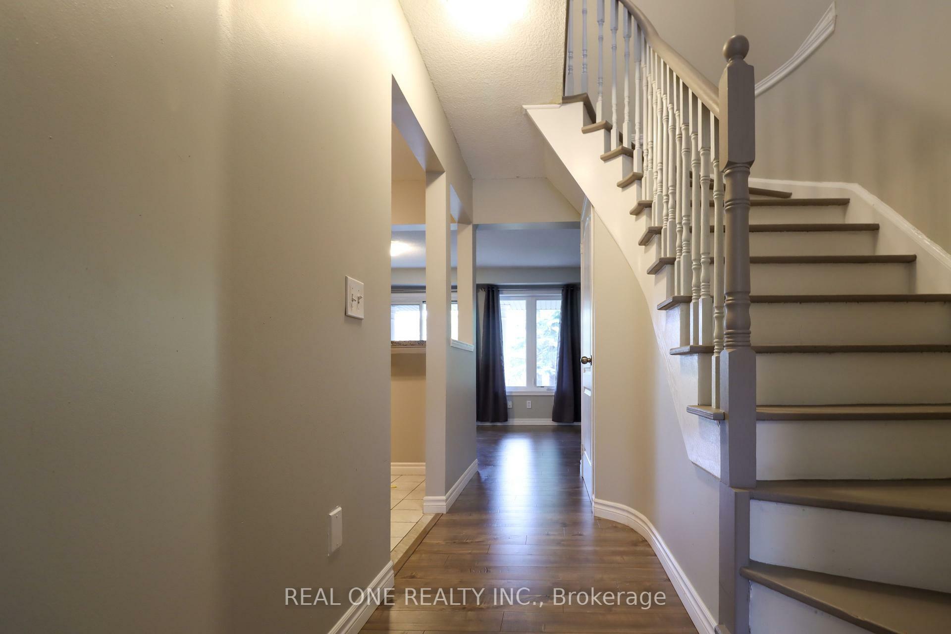 Property Photo:  833 Scollard Court 100  ON L5V 2B4 