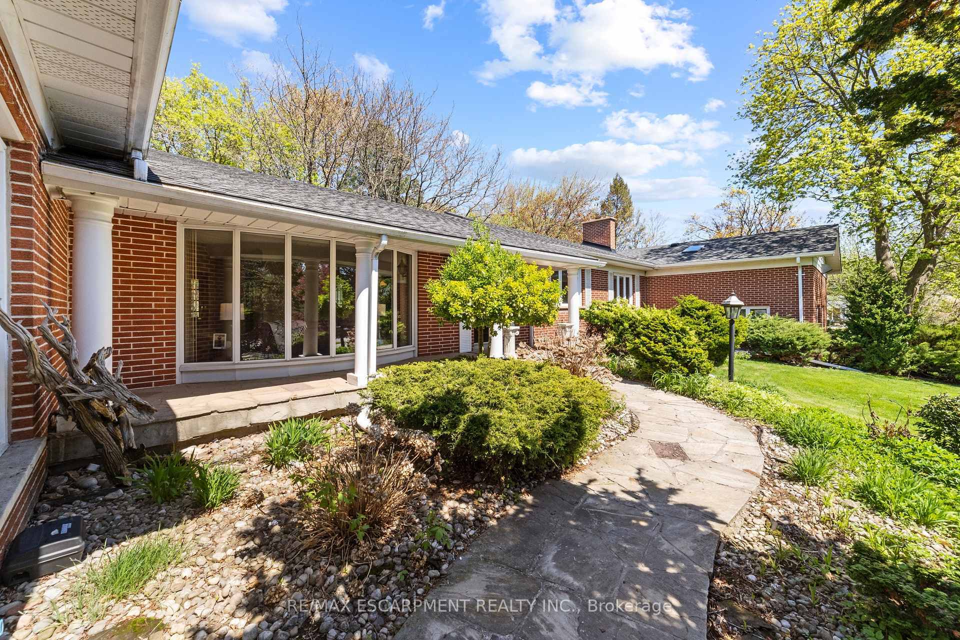 Property Photo: 1411 Beaufort Drive ON L7P 4V8