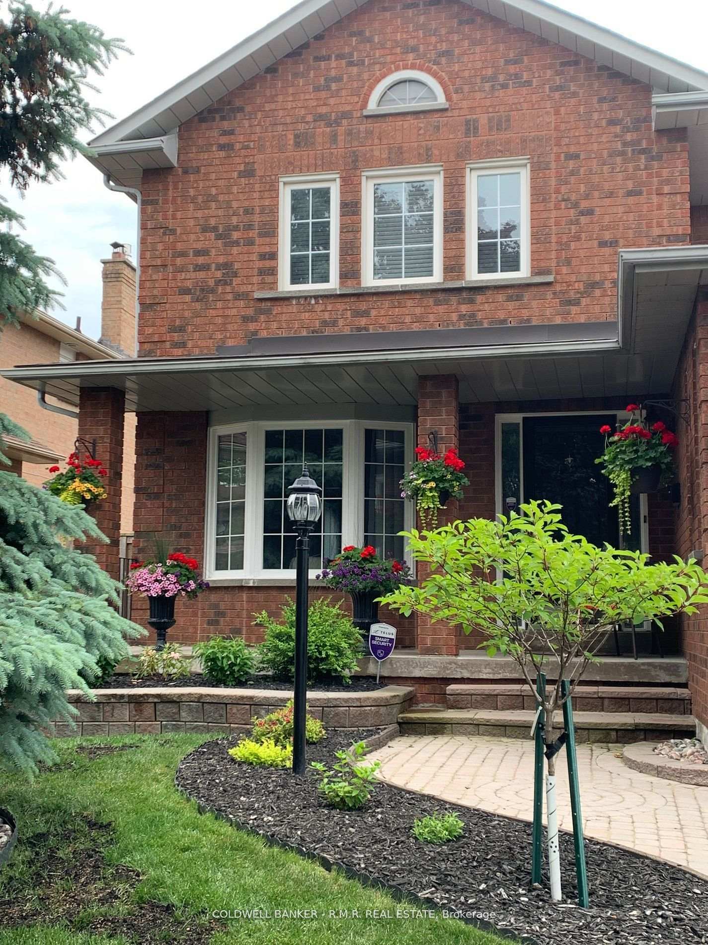 Property Photo:  36 Falstaff Crescent  ON L1R 1W3 