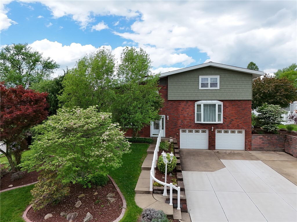 Property Photo: 118 Tangelo Dr PA 15025