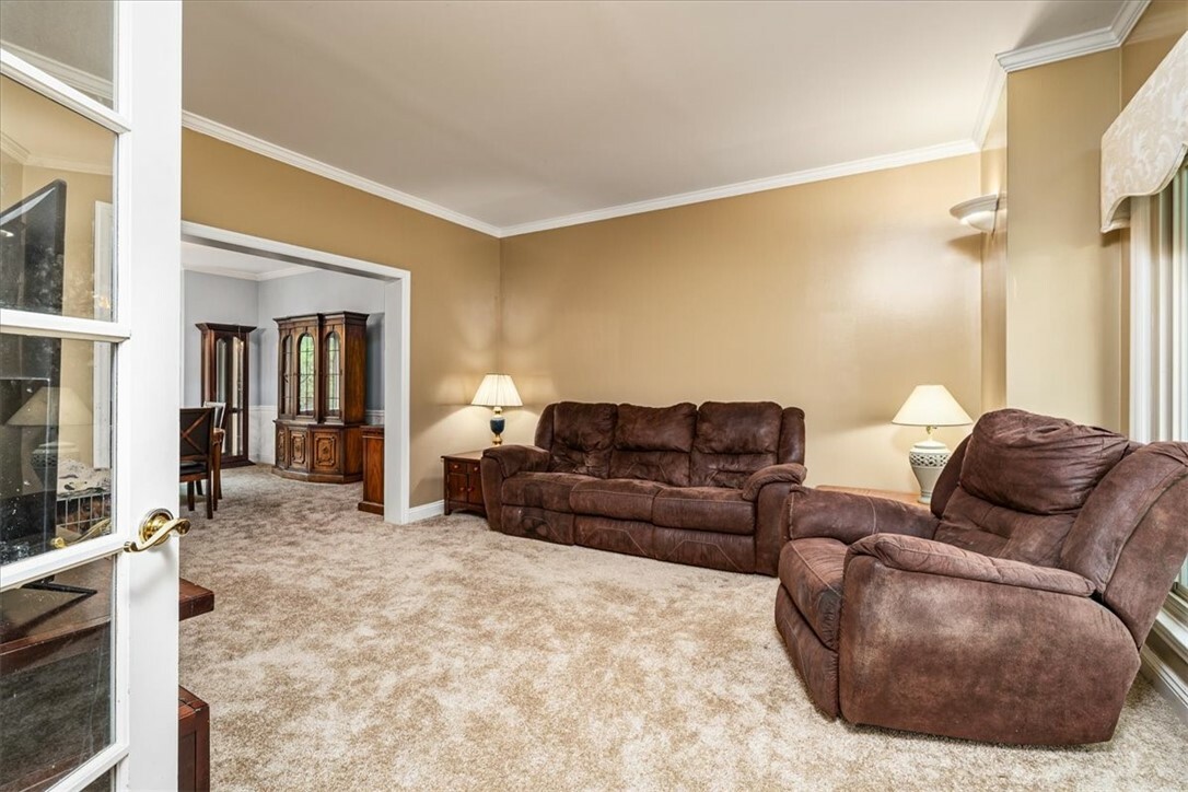 Property Photo: 106 Briar Hill Dr PA 16063