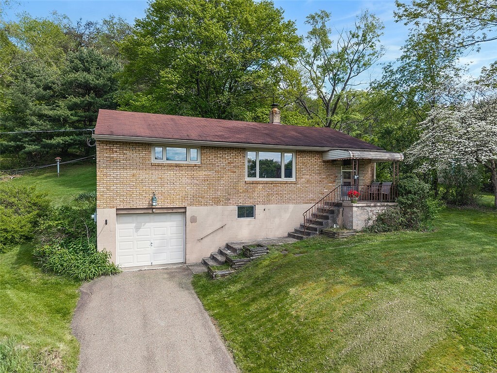 Property Photo: 19 Christine Dr PA 15024