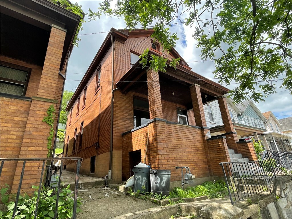 Property Photo: 827 Lincoln PA 15022