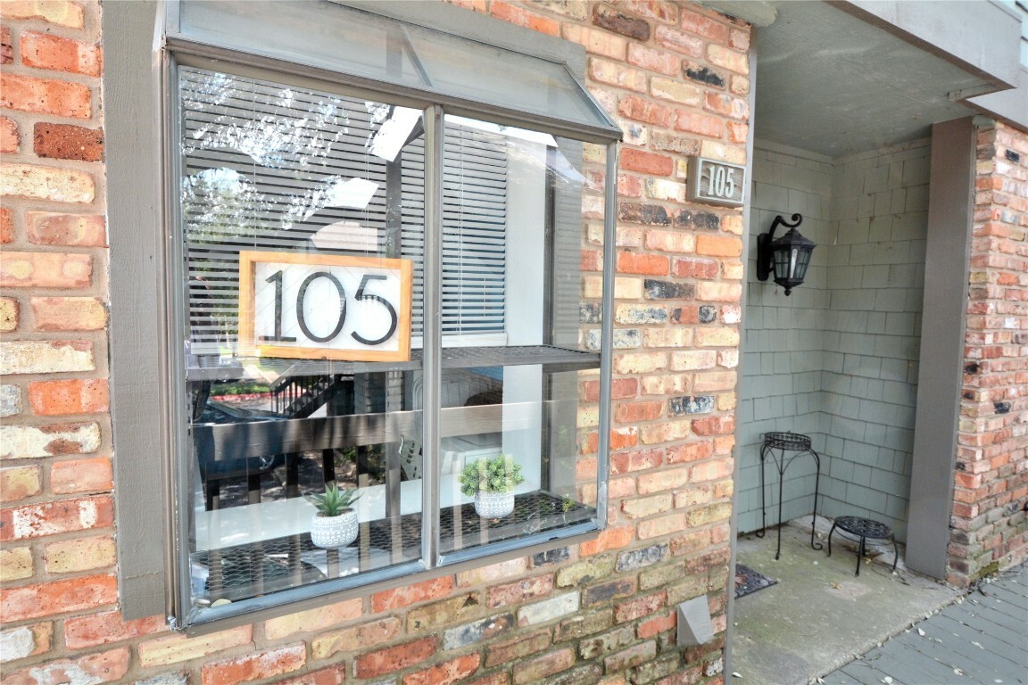 Property Photo: 7122 Woodhollow Drive 105 TX 78731