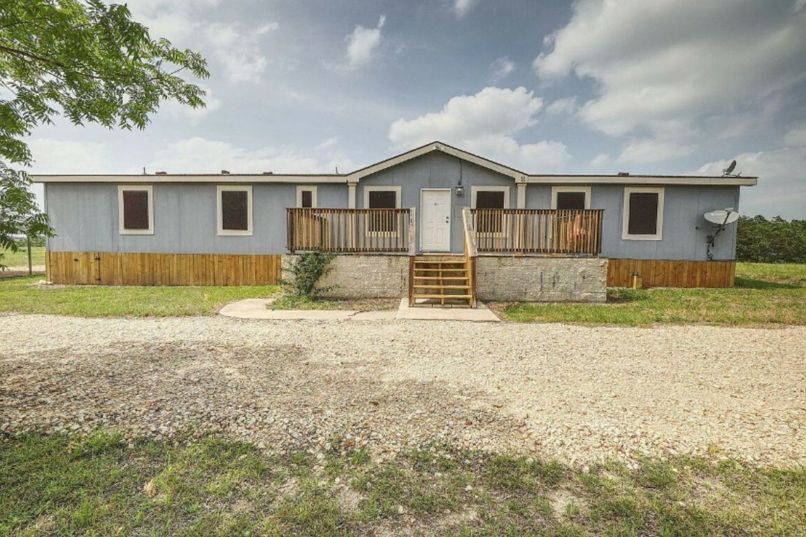Property Photo: 132 County Road 247 TX 78633