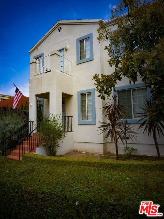 Property Photo: 1341 Stanford St CA 90404