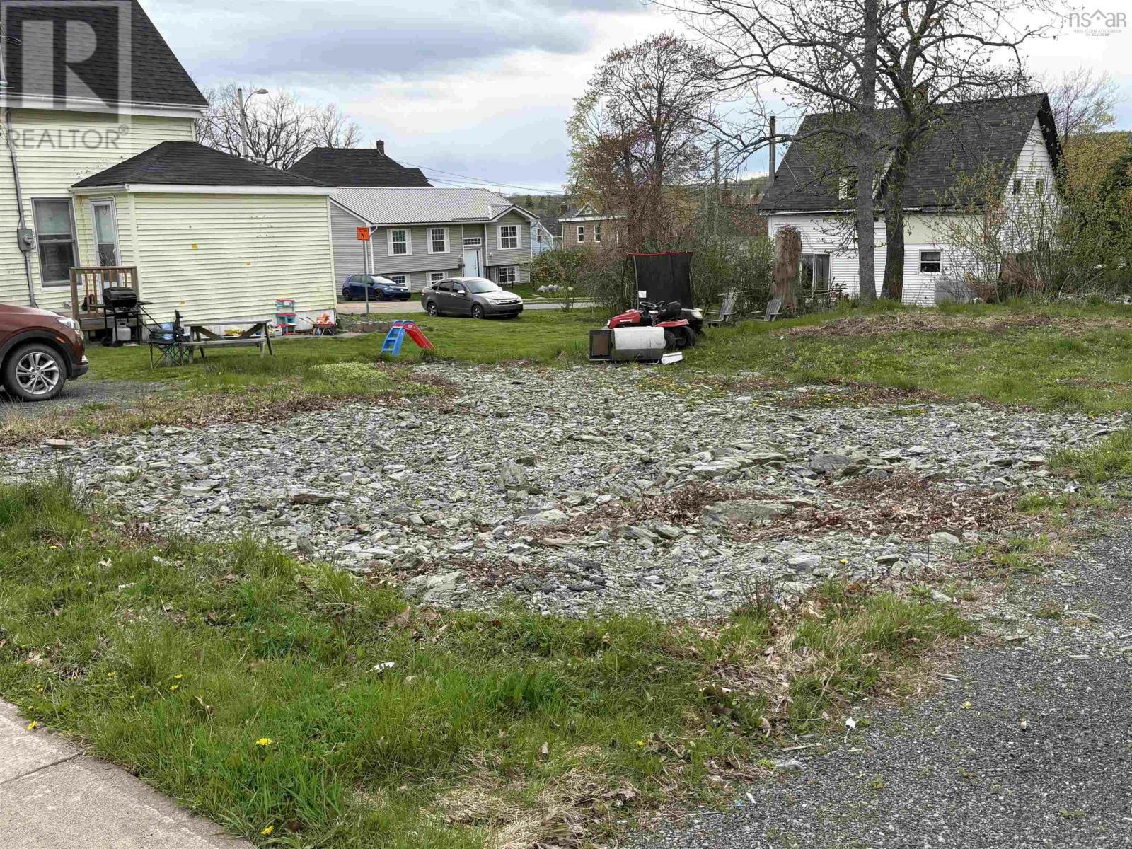 Property Photo:  429 Pleasant Street  NS B2H 2Z4 
