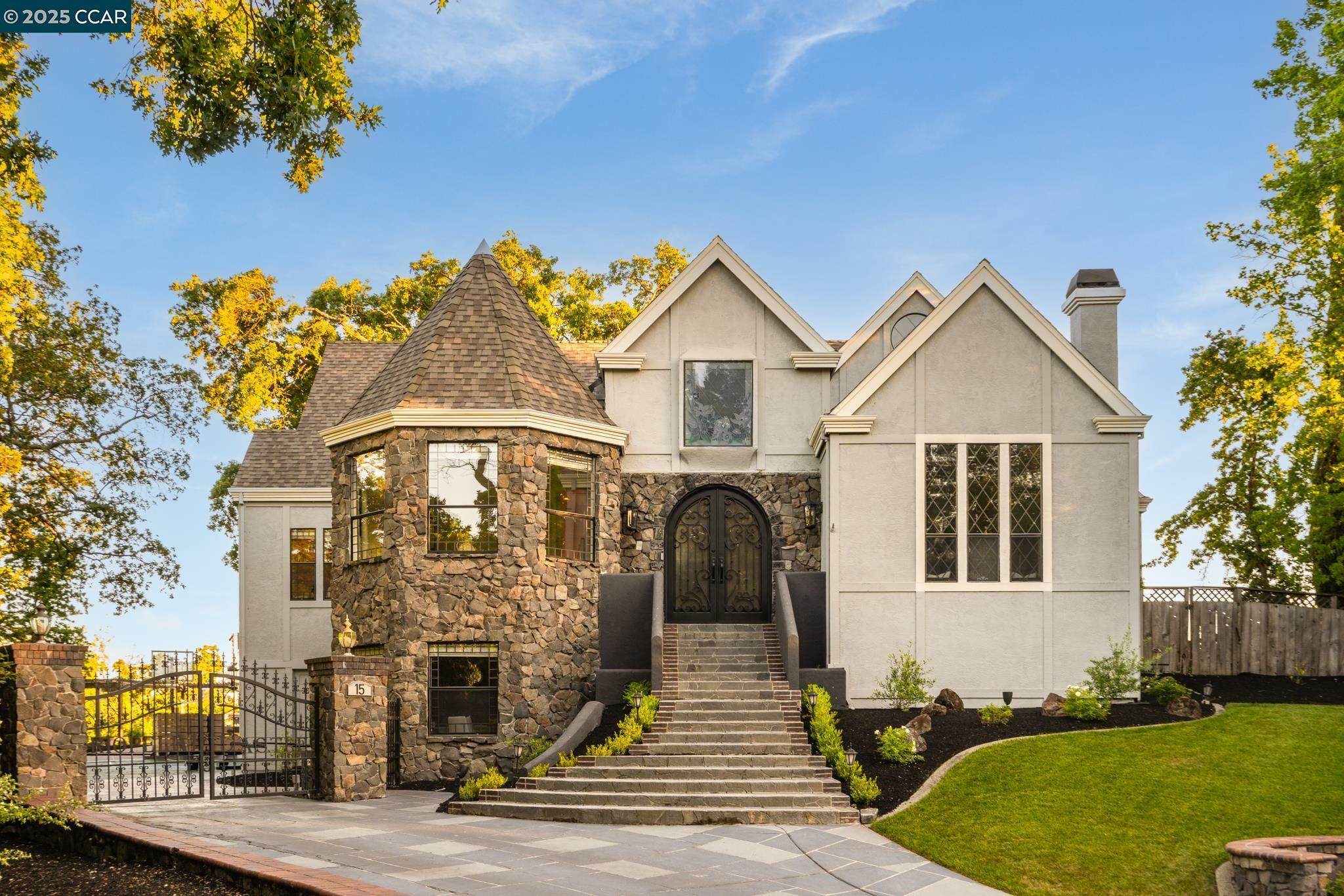 Property Photo: 15 Blemer Ct CA 94526