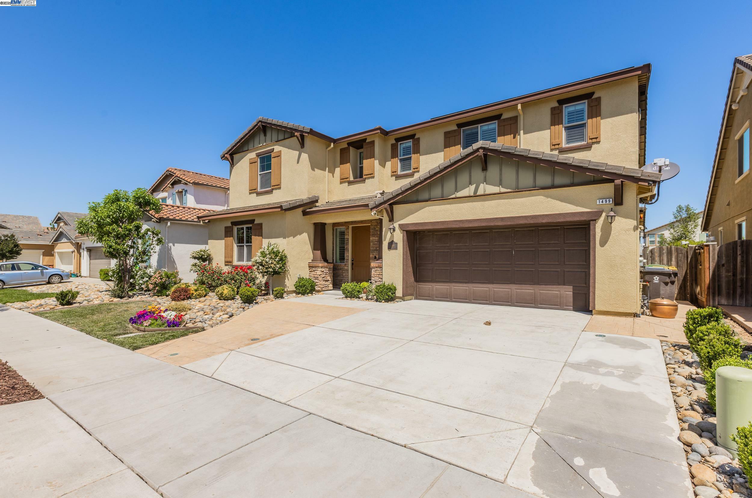 Property Photo: 1499 Crystal Dr CA 95330