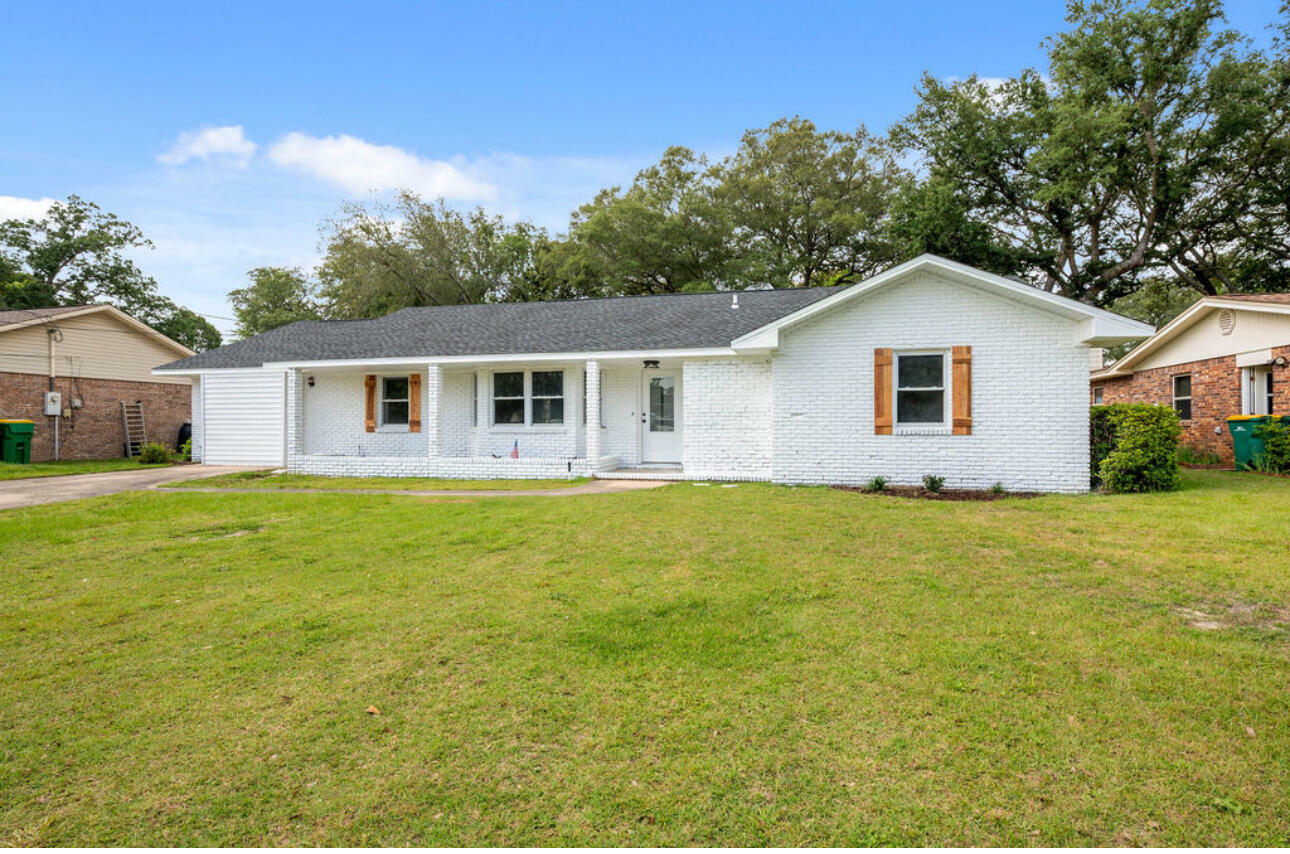 Property Photo: 1411 28th Street FL 32578