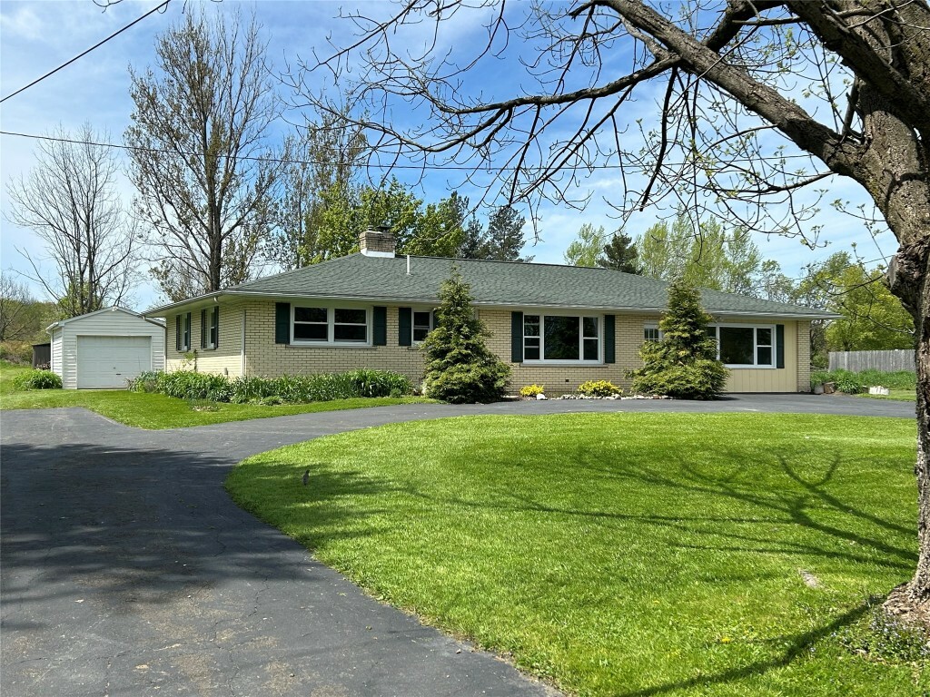 9982 Peach Street  Waterford PA 16441 photo