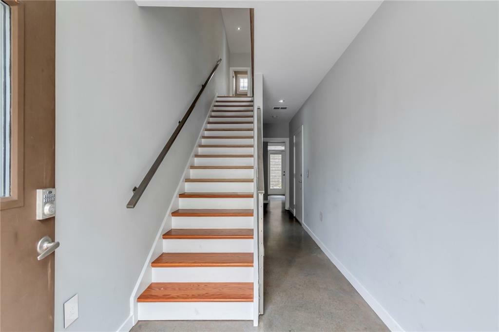Property Photo: 1375 Rietveld Row NW GA 30318