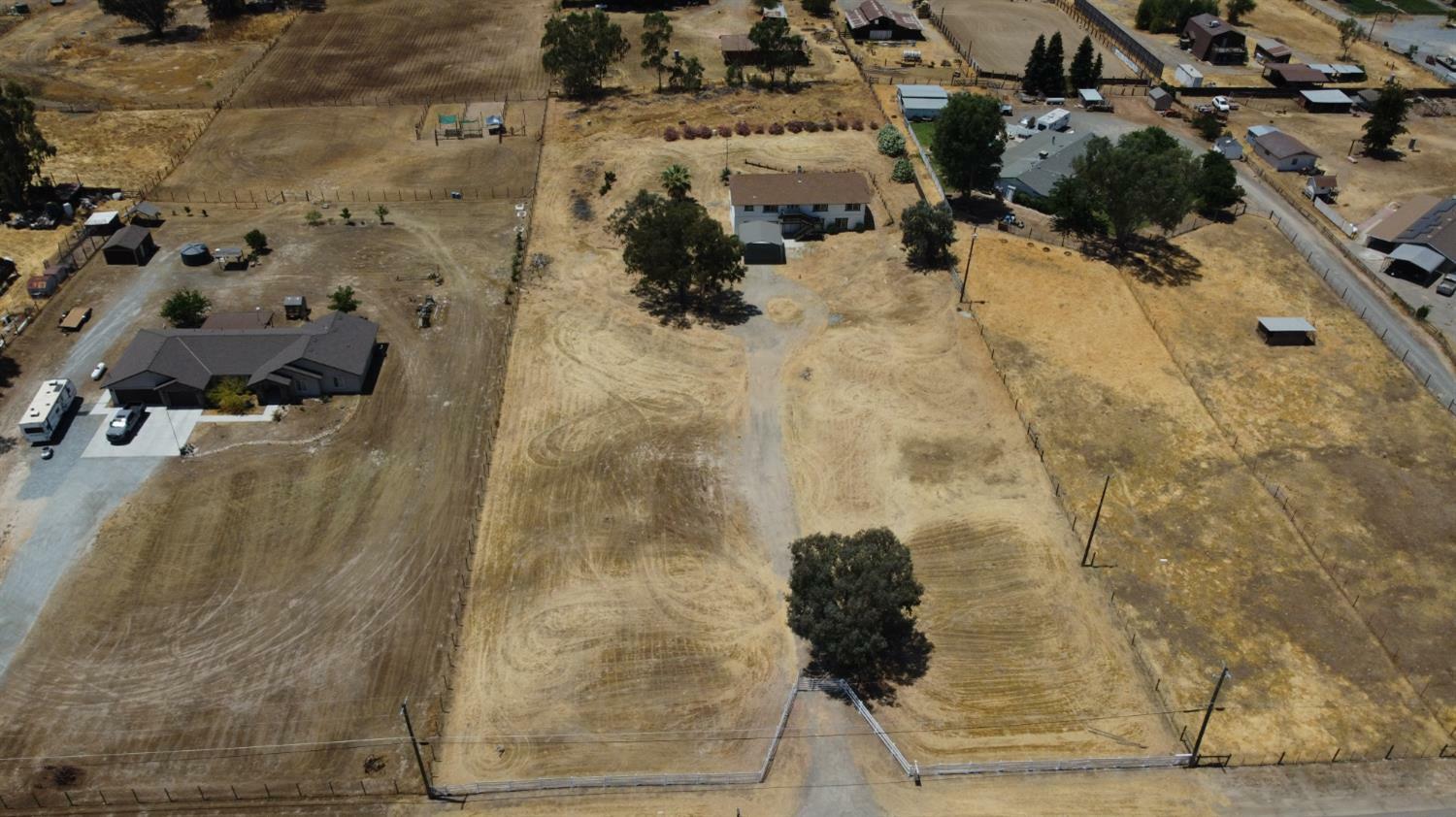 Property Photo: 15758 Mark Road CA 93636