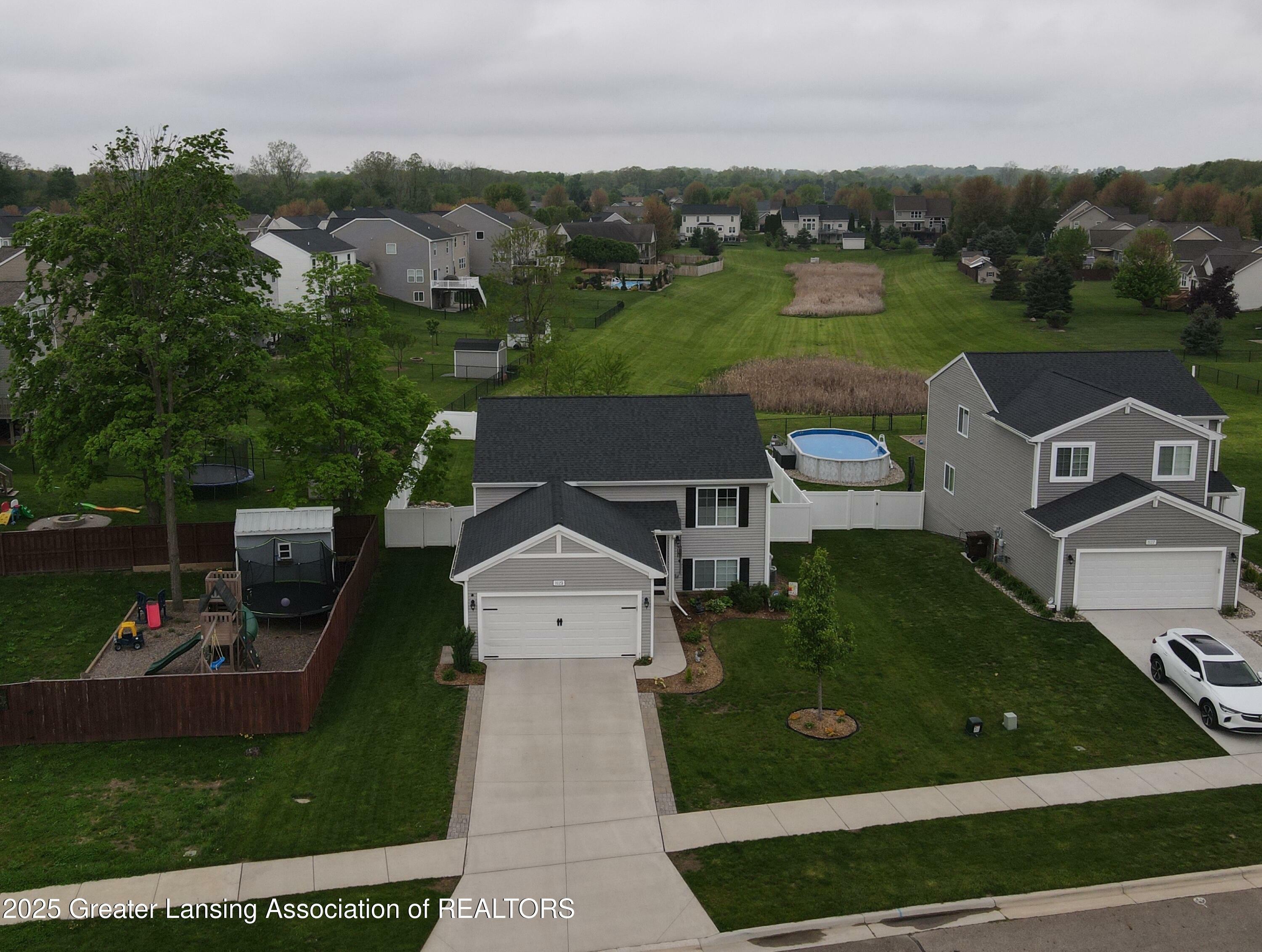 1123 Chesham Lane  Grand Ledge MI 48837 photo
