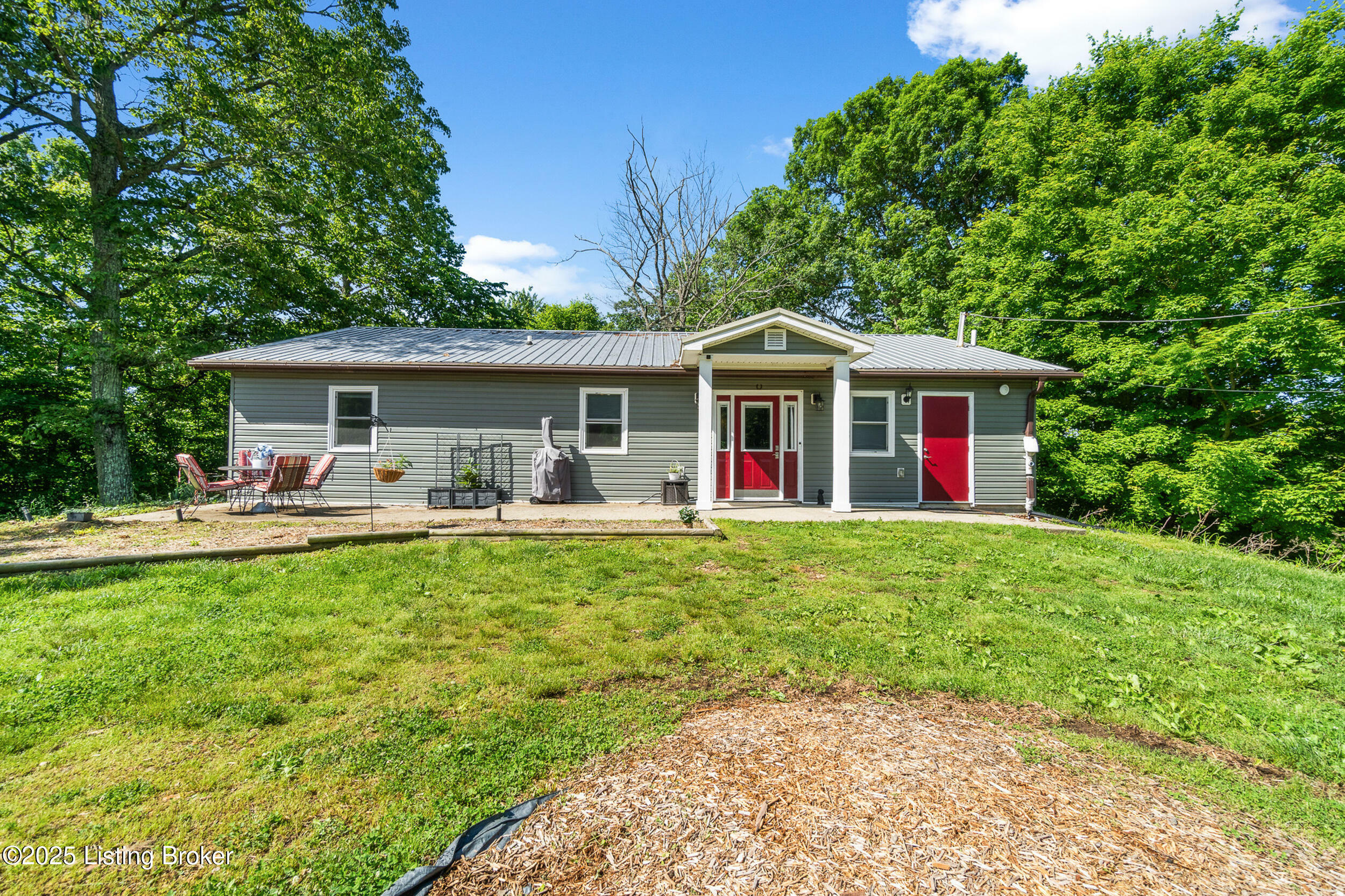 Property Photo: 275 Cardinal Rd KY 40165