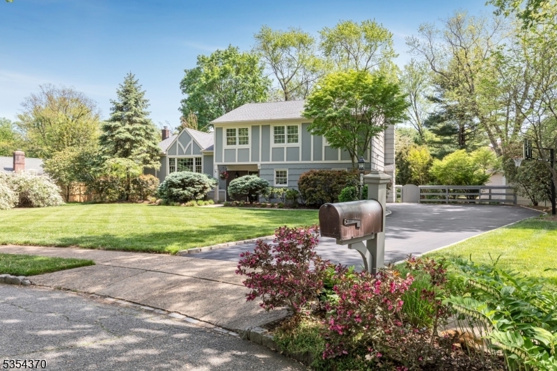 Property Photo: 7 Pletcher Pl NJ 07960