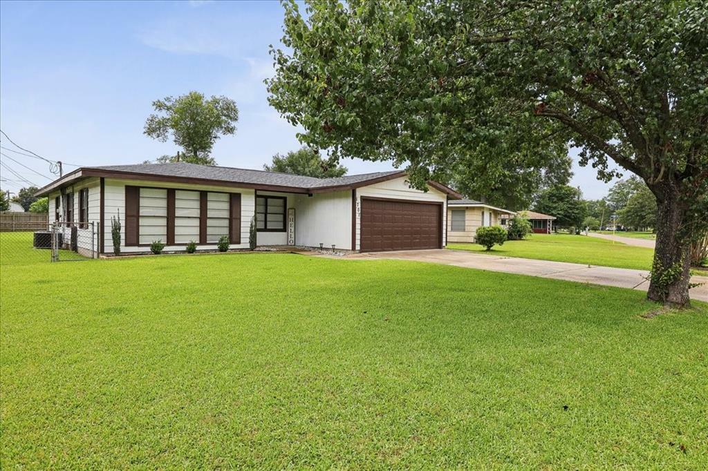 Property Photo: 1701 Robin TX 77632