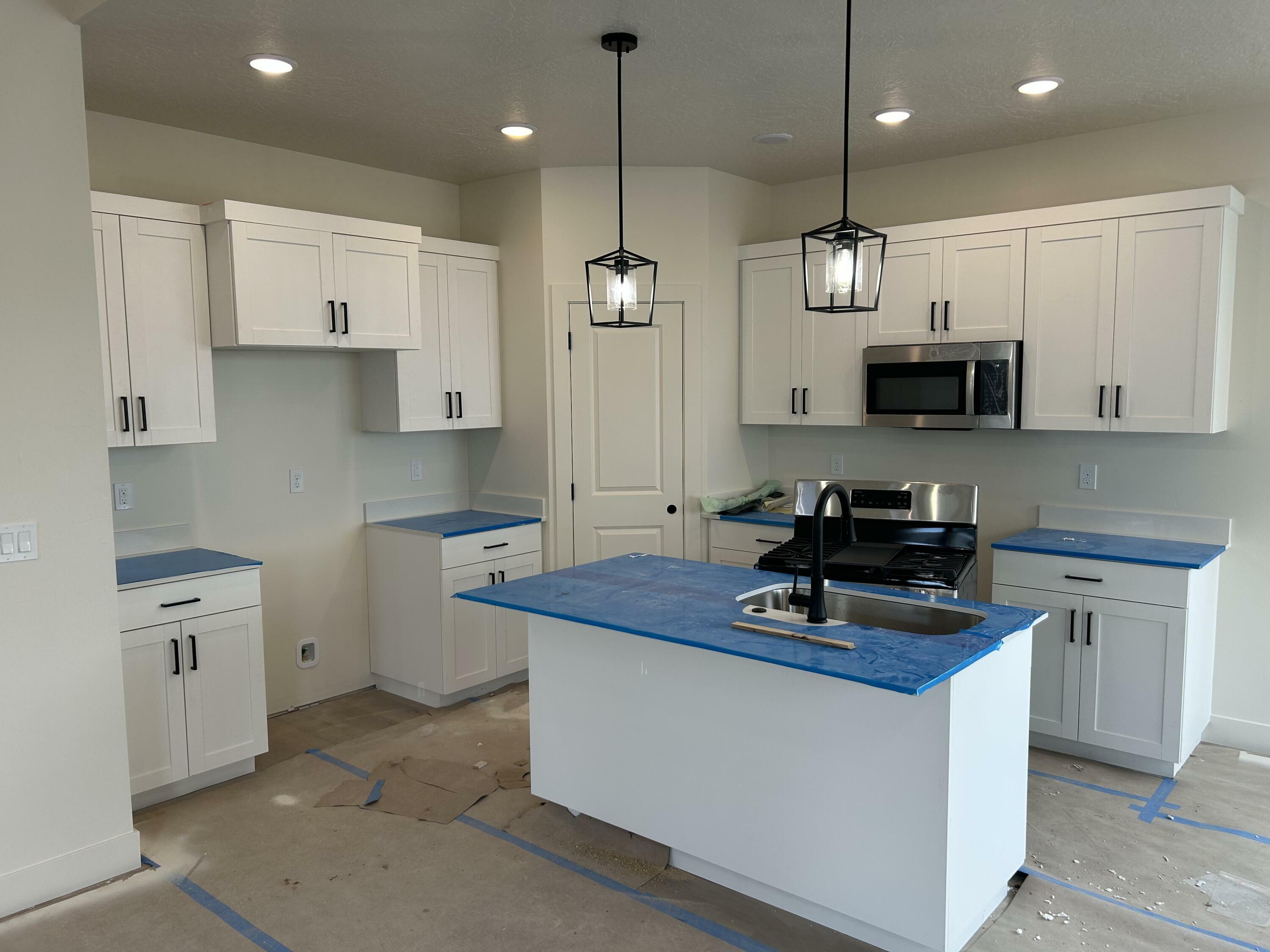 Property Photo: 732 S Liberty Cove Dr UT 84720