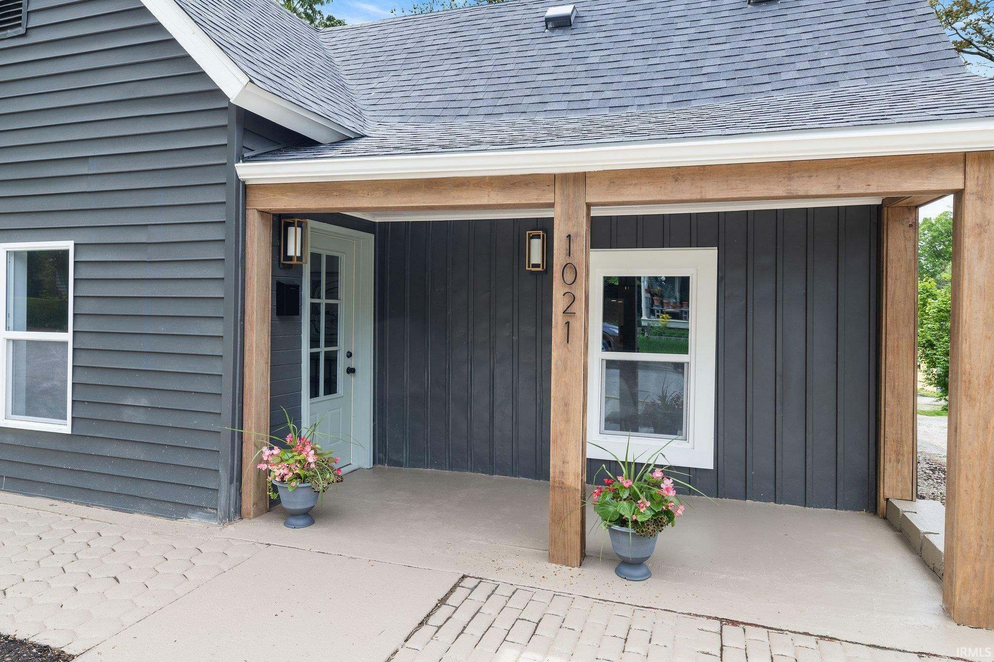 Property Photo: 1021 W 7th Street IN 47404