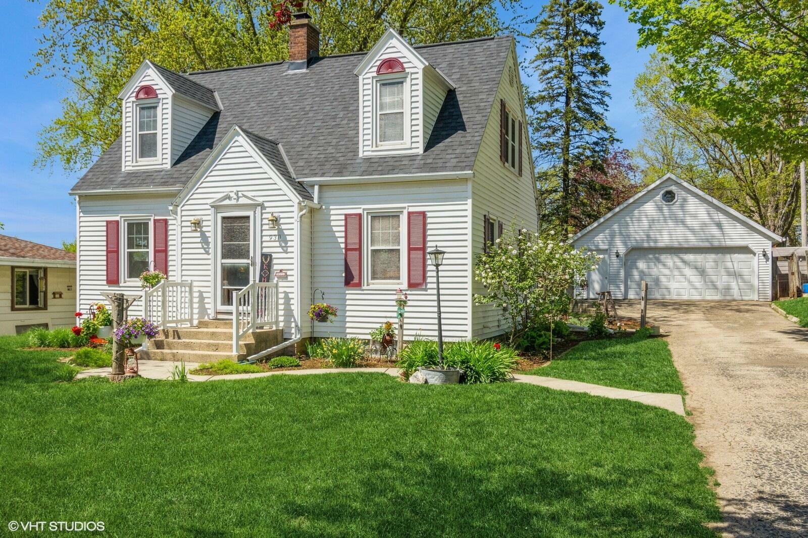 Property Photo: 930 Lina St WI 53050