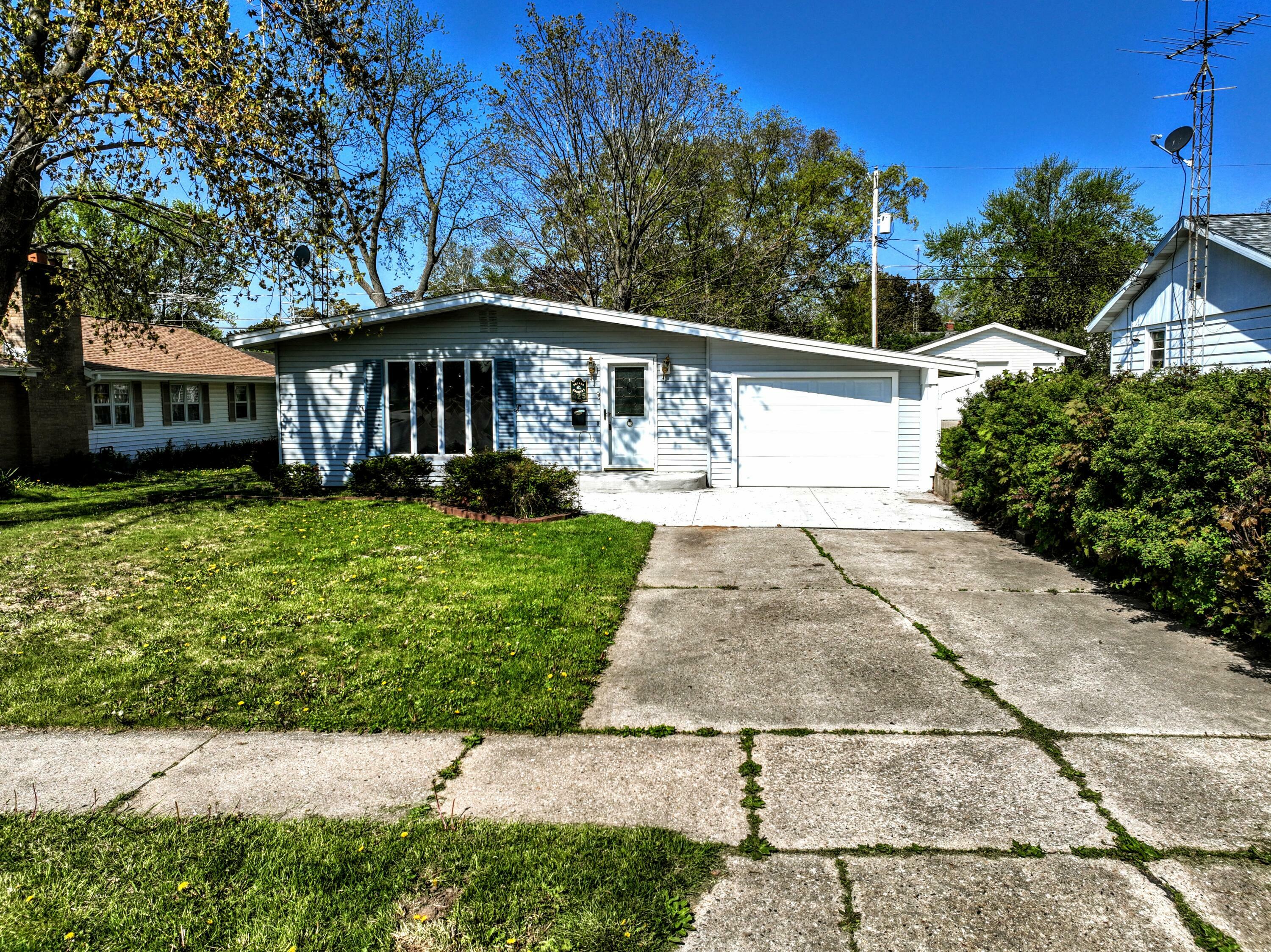 Property Photo: 425 S Highland Ave WI 53549