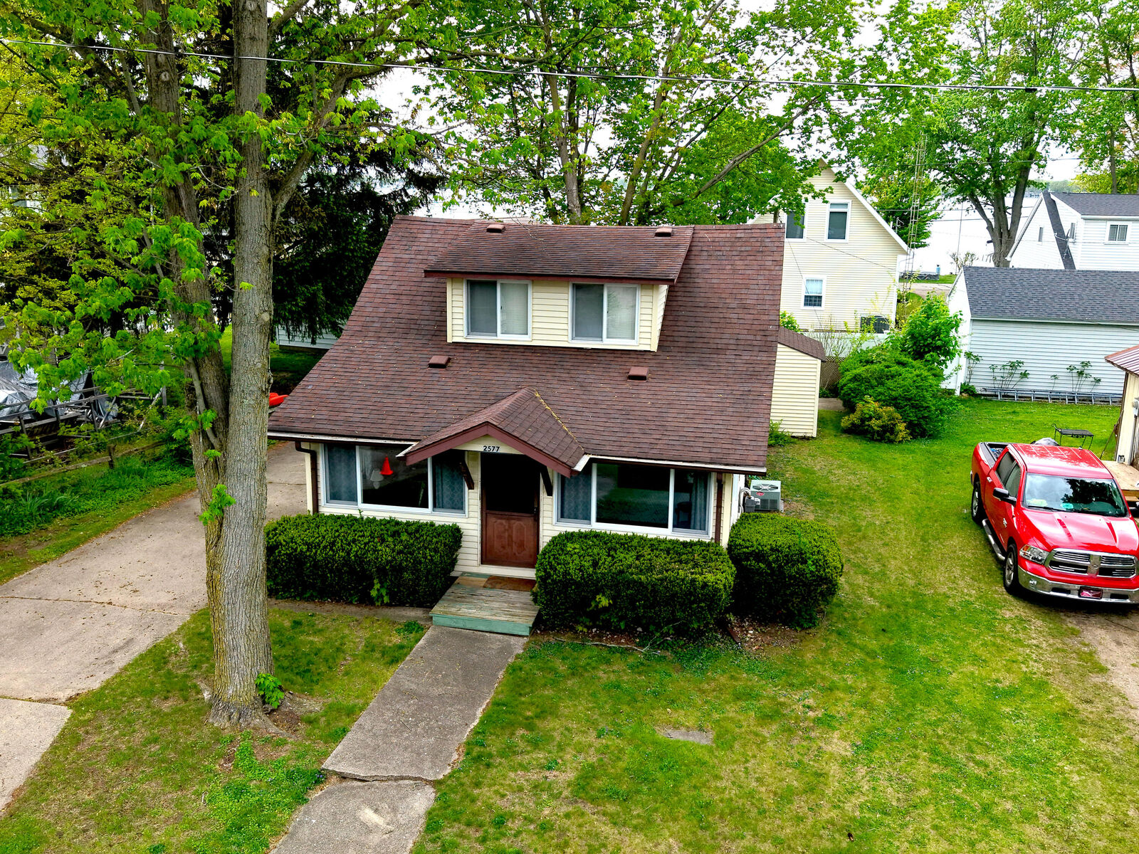 Property Photo: 2577 Parkway Drive MI 49253